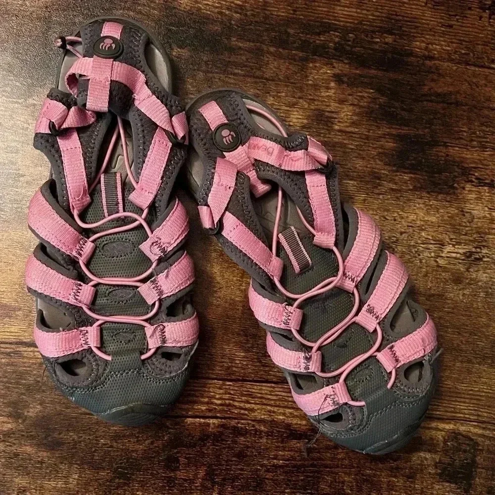 Bearpaw | Memuru youth hiker sandals. Size: 4.